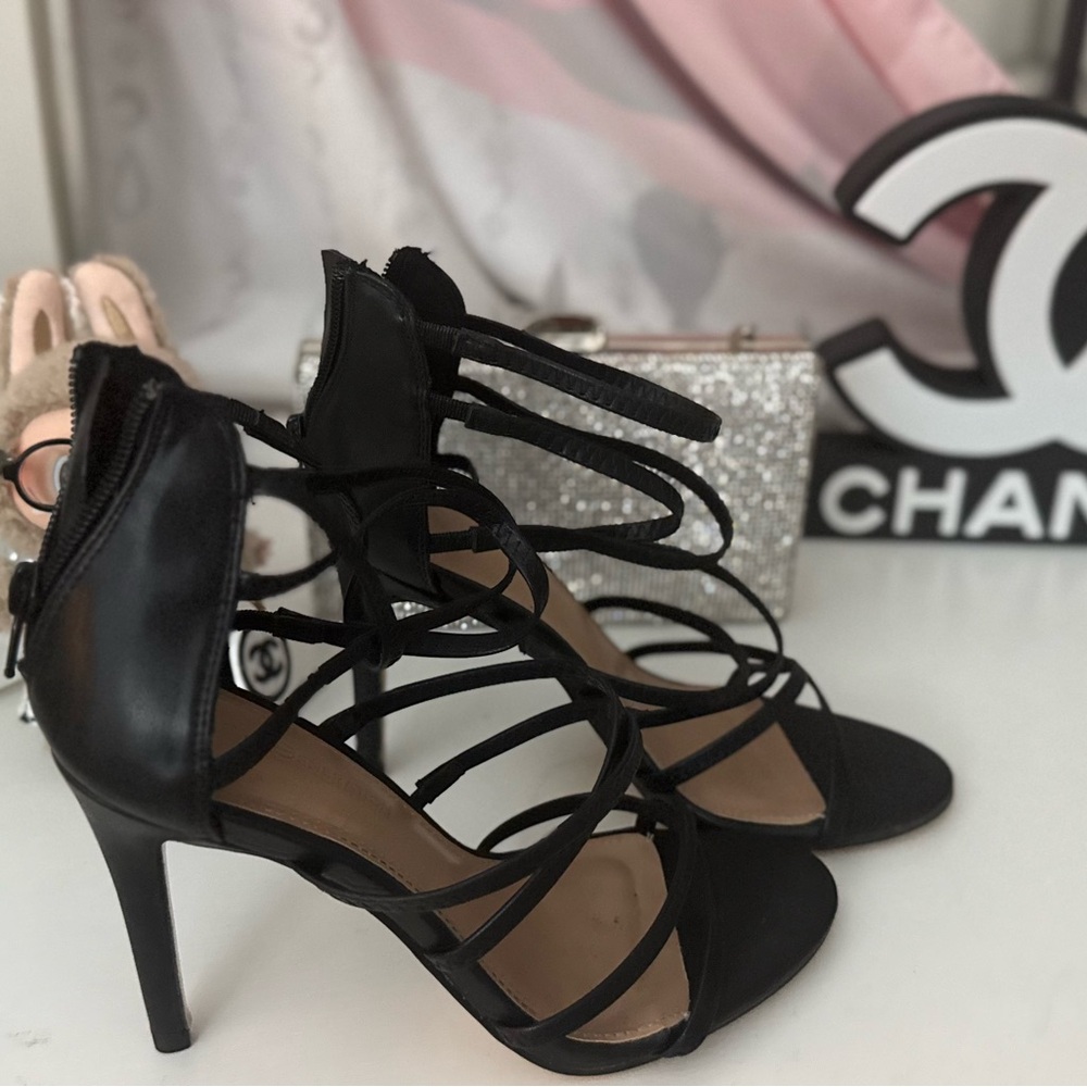 Chic Black Strappy Heels BCBG never worn 7.5